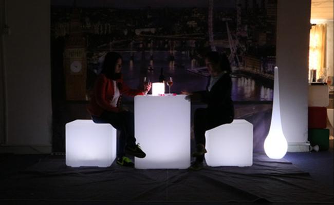 Leuchten der bunte geführte Würfel-Stuhl RGB im FreienPatio-Möbeln für Partei-Ereignisse