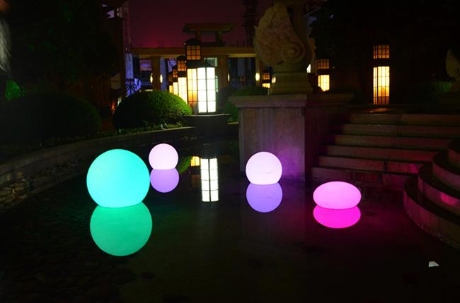 Romantische Farbe, welche die LED-Glühen-Ball-Lampe wieder aufladbar für Garten/Yard ändert