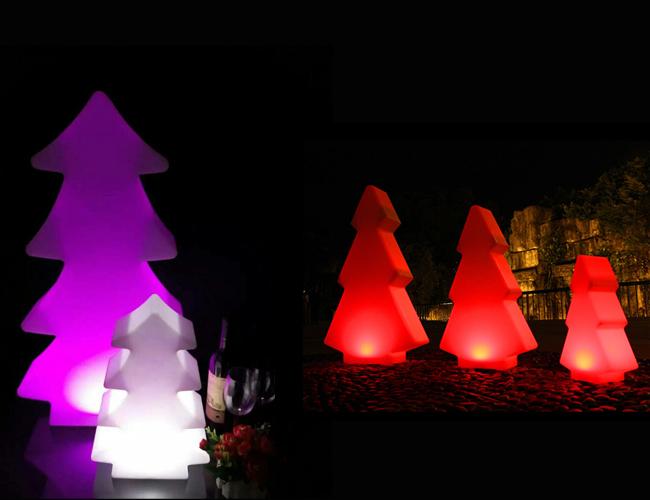Geformte LED Stehlampe des Plastikbaum-batteriebetrieben für Weihnachtsdekoration im Freien
