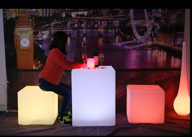 China Farben die im Freien, die LED ändern, berechnen des hellen Stuhls, der für Hotel/Kneipe/KTV wieder aufladbar ist fournisseur