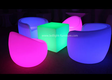 China Wasserdichter einzelner LED-Licht-Sofa-Möbel-Satz im Freien mit Glühen-Würfel-Tabelle usine
