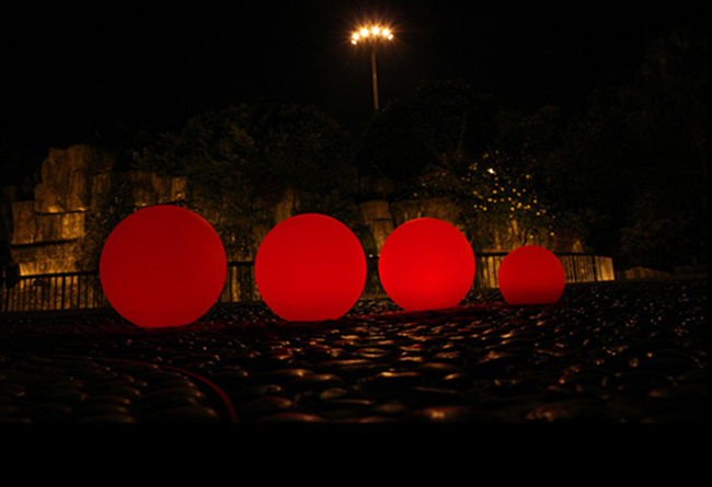80cm LED Ball-Lichter imprägniern, PET Plastikpark-sich hin- und herbewegende Pool-Ball-Lichter 