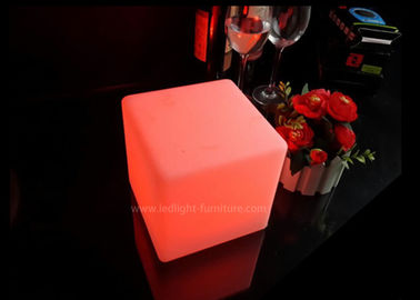 China Das drahtlose Würfel-Licht des Quadrat-LED, batteriebetrieben leuchten Würfel-Tabellen-multi Farben fournisseur